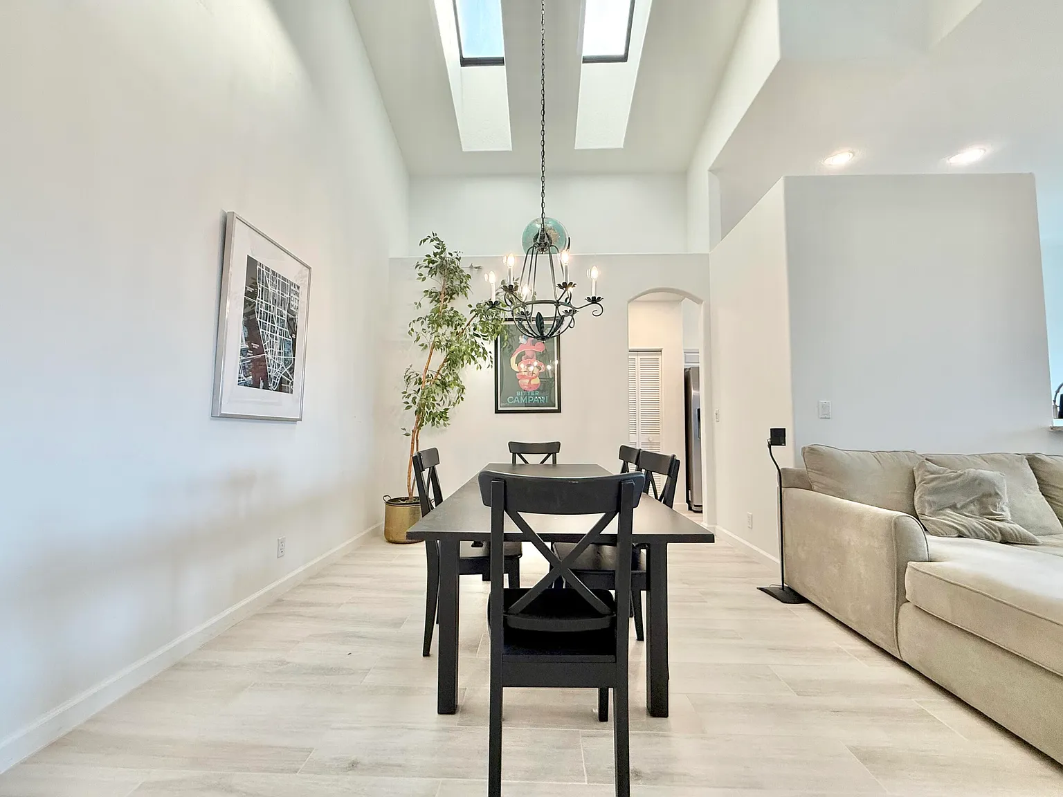 4 bed, 3.0 bath, 2652 sqft, $12,500 — Photo 3