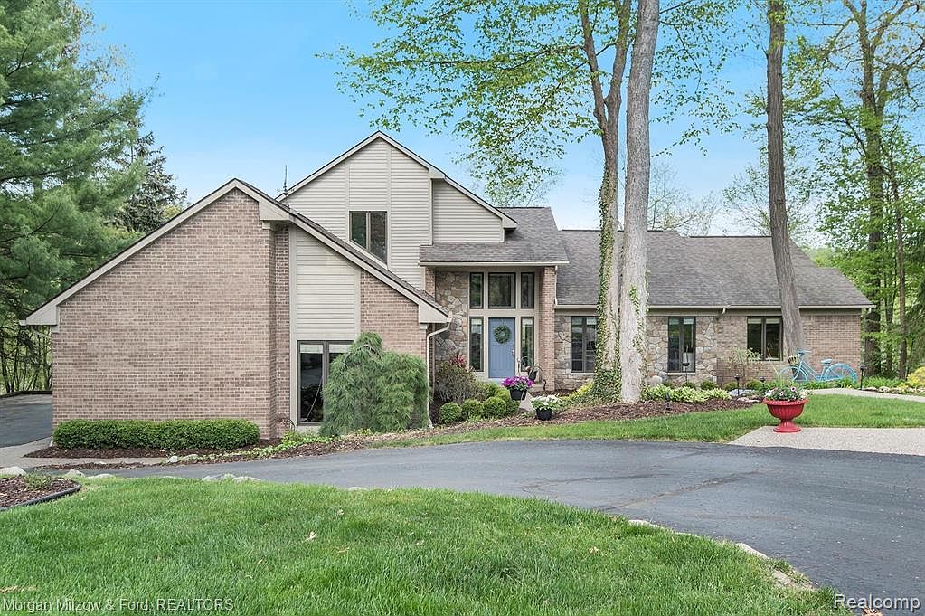 7136 Deer Lake Ct, Clarkston, MI 48346 Zillow