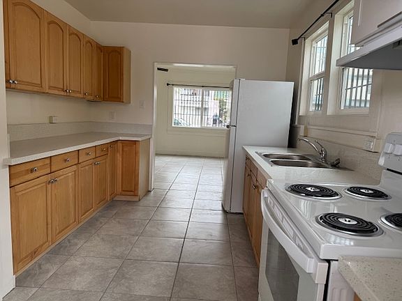 3rd image of 1637 Kewalo St #C