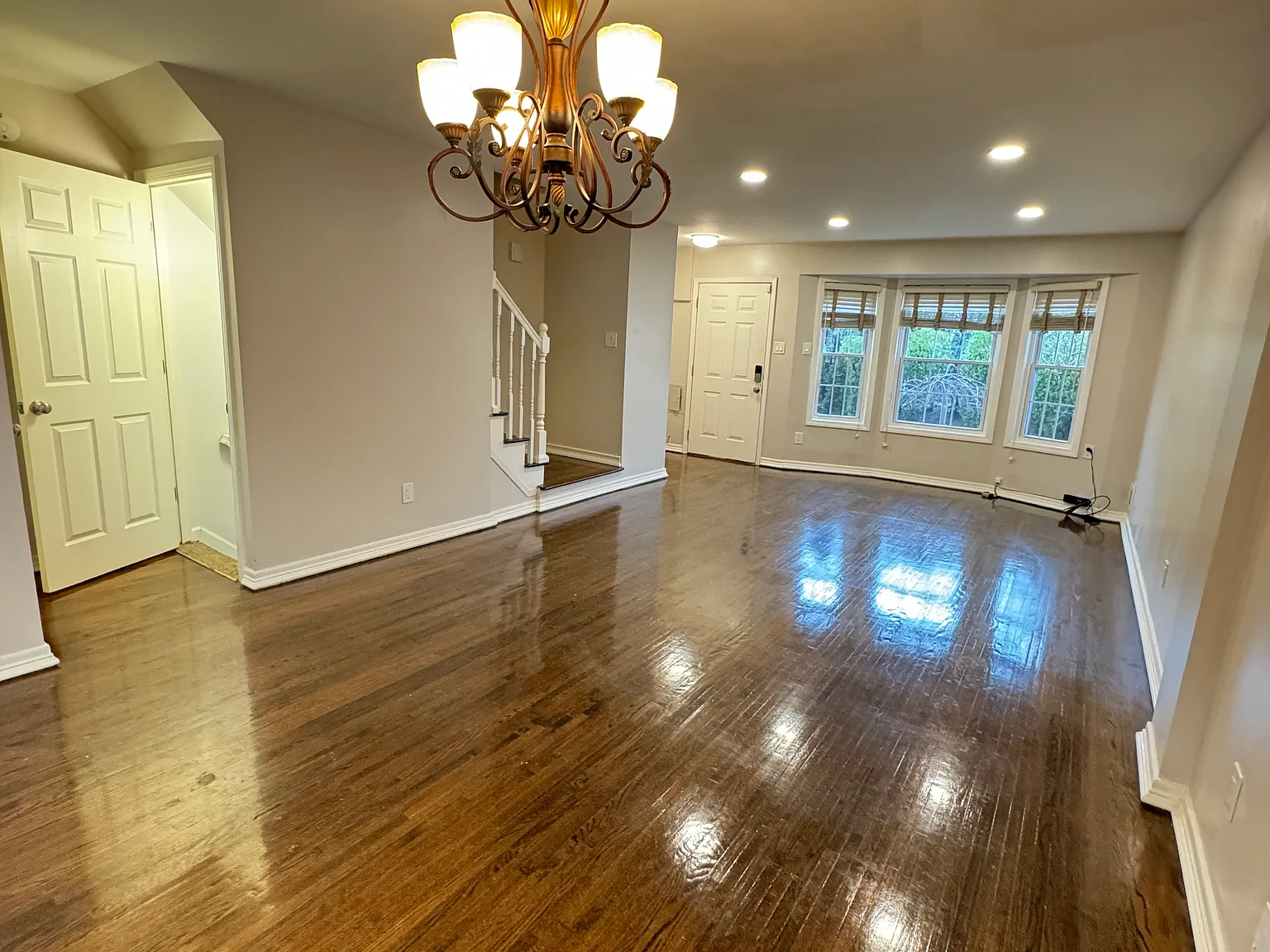 3 bed, 1.5 bath, 1900 sqft, $3,300 — Photo 4