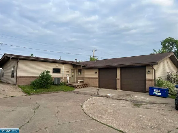 2702 Diane Ln, Hibbing, MN 55746