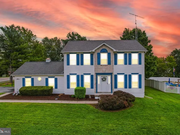 26 Violet Dr, Hanover, PA 17331