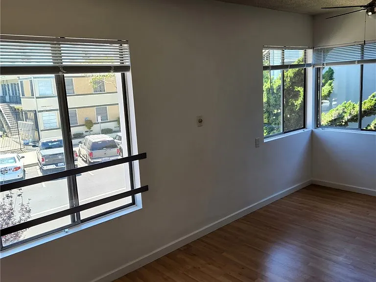 1525 E 2nd St #6 — Photo 3