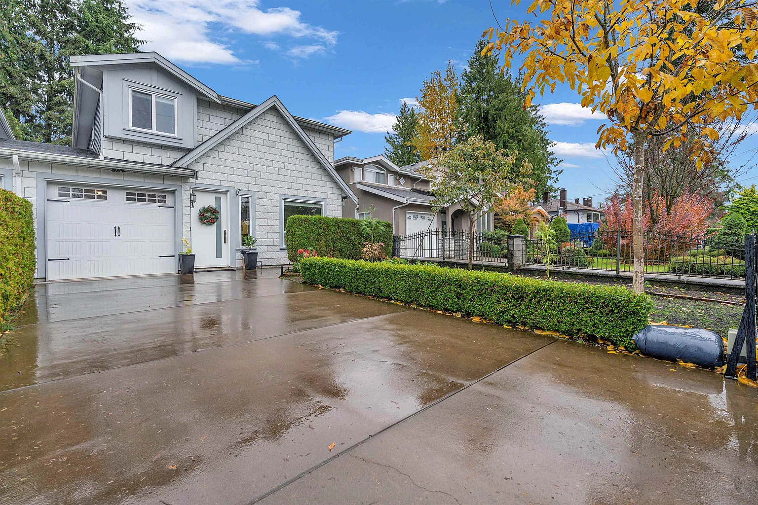 1584 Blaine Ave photo 1