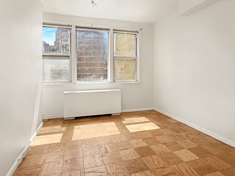 201 E 36th St #11G — Photo 5