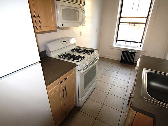 3rd image of 3805 Crescent St APT 1F