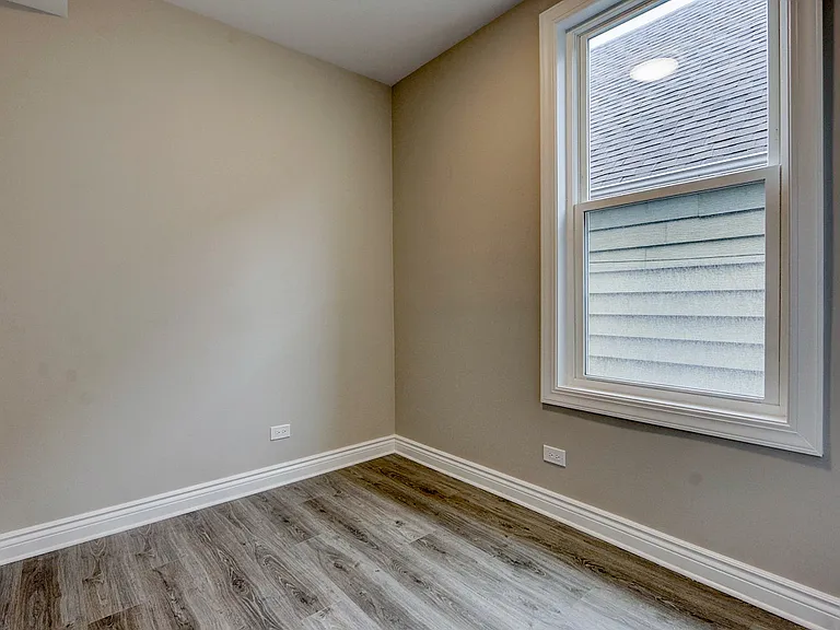 2815 N Hamlin Ave #2F — Photo 9