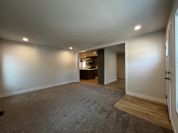 13 Greenhaven Dr #Gre13, Olmsted Falls, OH 44138