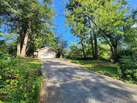 2nd image of 741 Foxcroft Cir SE