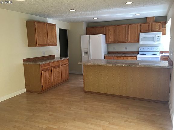5th image of 1108 SE 131st Ave