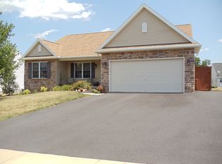 1011 Helm Ln, Reading, PA 19605