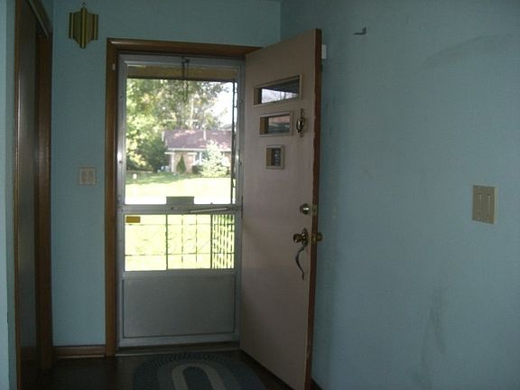 2nd image of 3306 City View Dr