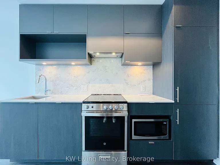 100 Queen St E #1716 — Photo 12