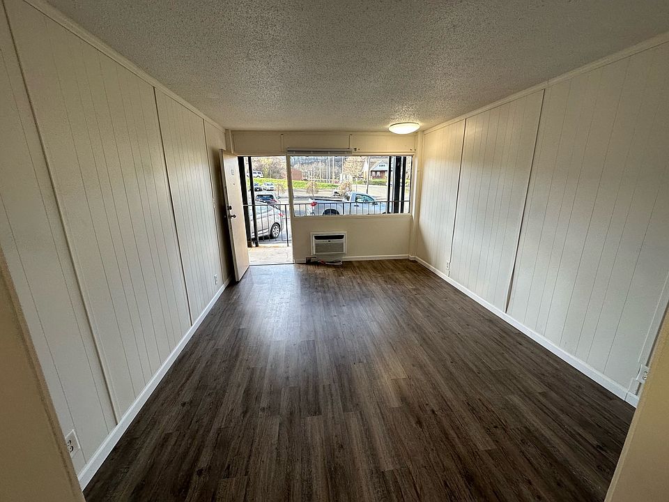 305 N Main St Galax VA Zillow