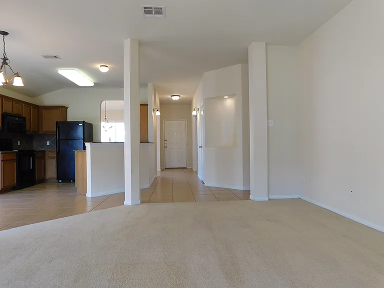 523 Cattail Cir — Photo 4