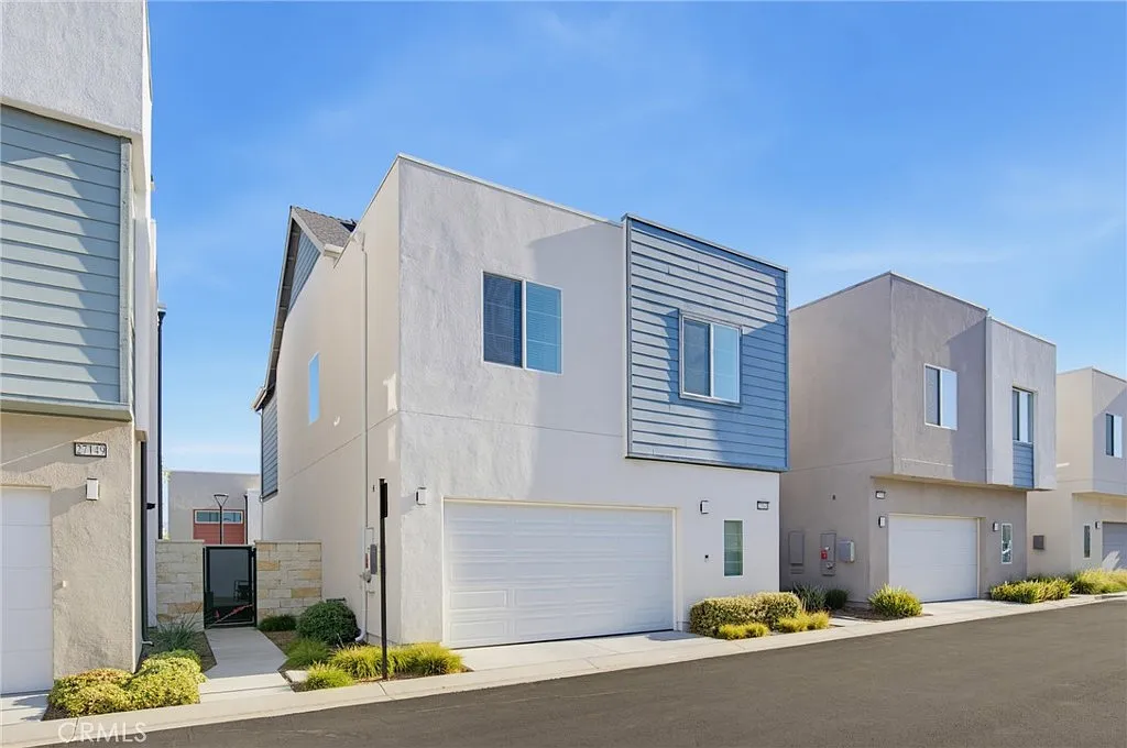 3 bed, 2192 sqft, $4,800 — Photo 3