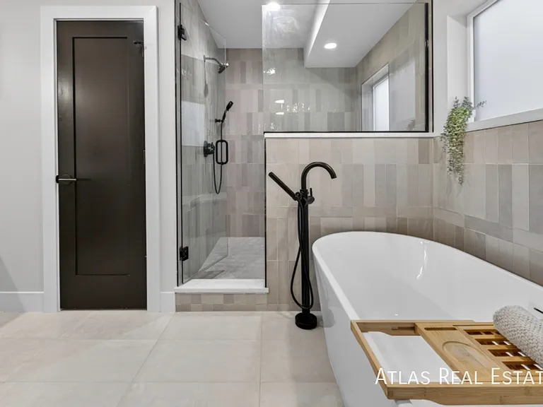 832 Cherry St #2 — Photo 36
