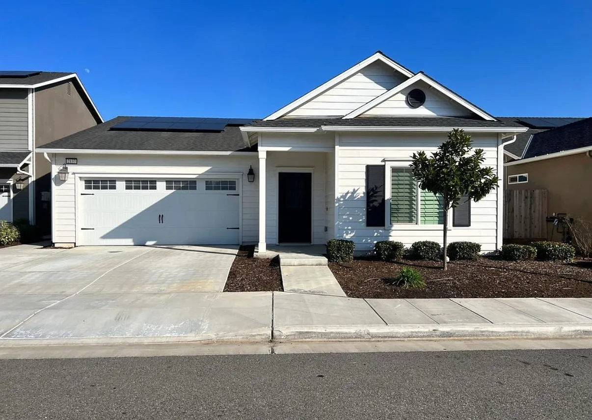 3 bed, 1635 sqft, $2,500 — Photo 1
