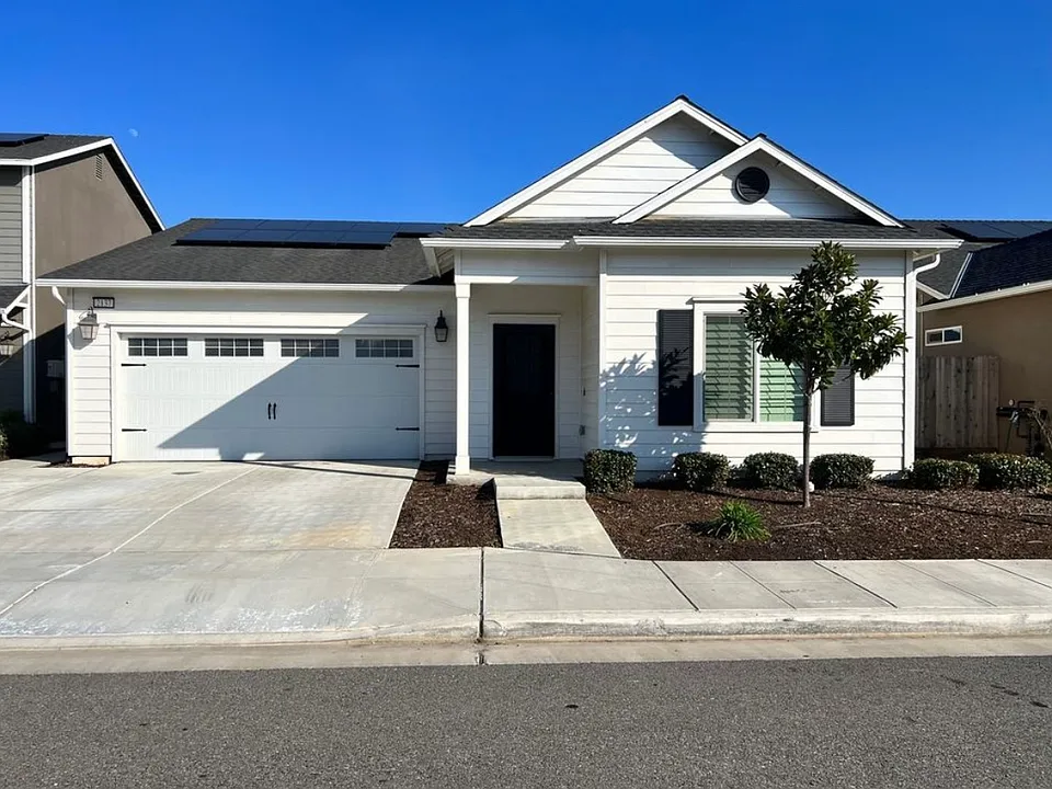 2137 La Vona Ave