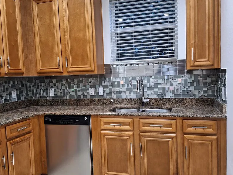 1017 Priory Cir — Photo 5