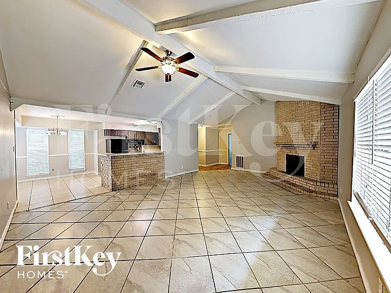 6610 Rowell Ct — Photo 2