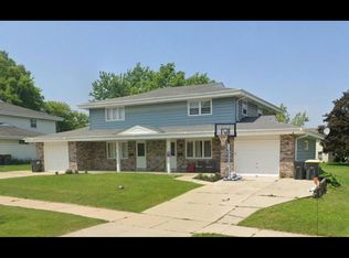 636 E College Ave, Waukesha, WI 53186