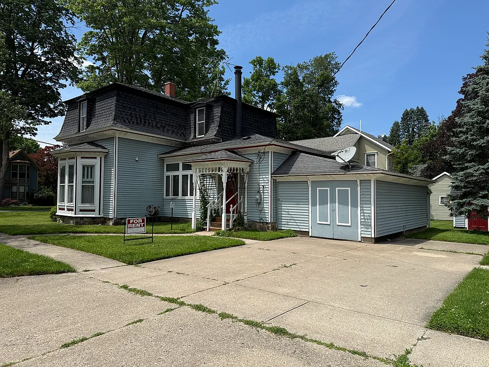 325 S Main St