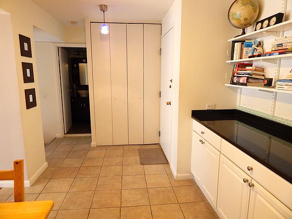 4th image of 230 E Ontario St APT 1402