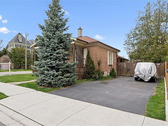 3rd image of 27 Roseview Ave