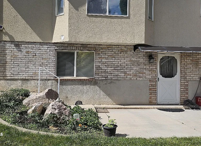 659 W 2325 N — Photo 1