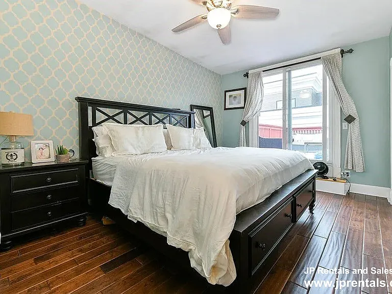 202 W 7th St #2 — Photo 7