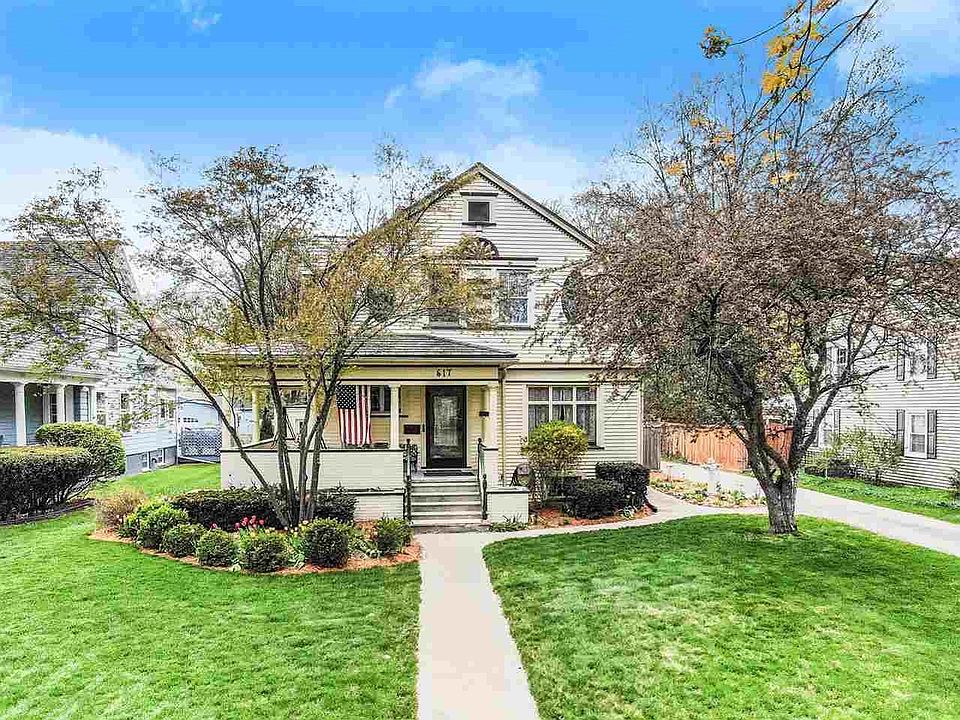 Beautiful Victorian style home on Green Ave!