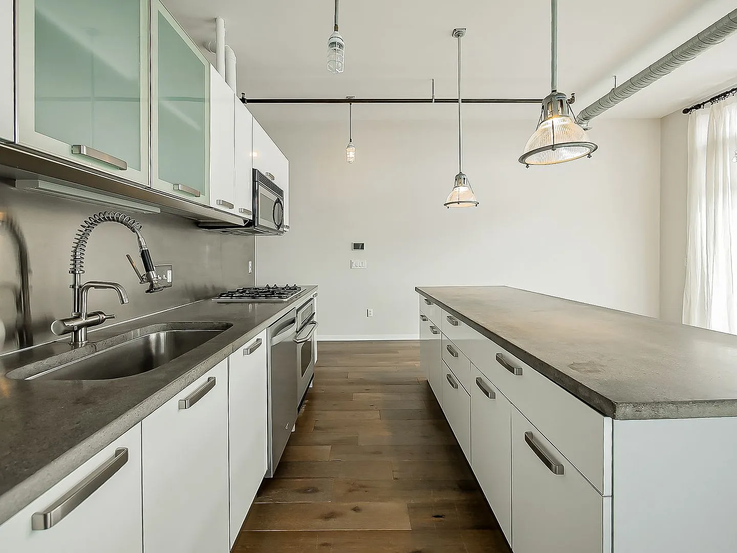 Modern Downtown Royal Oak Living! — Photo 3