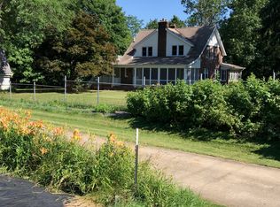 615 Ridge Rd, Hinckley, OH 44233