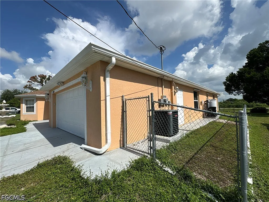 3 bed, 2.0 bath, 1892 sqft, $2,150 — Photo 4