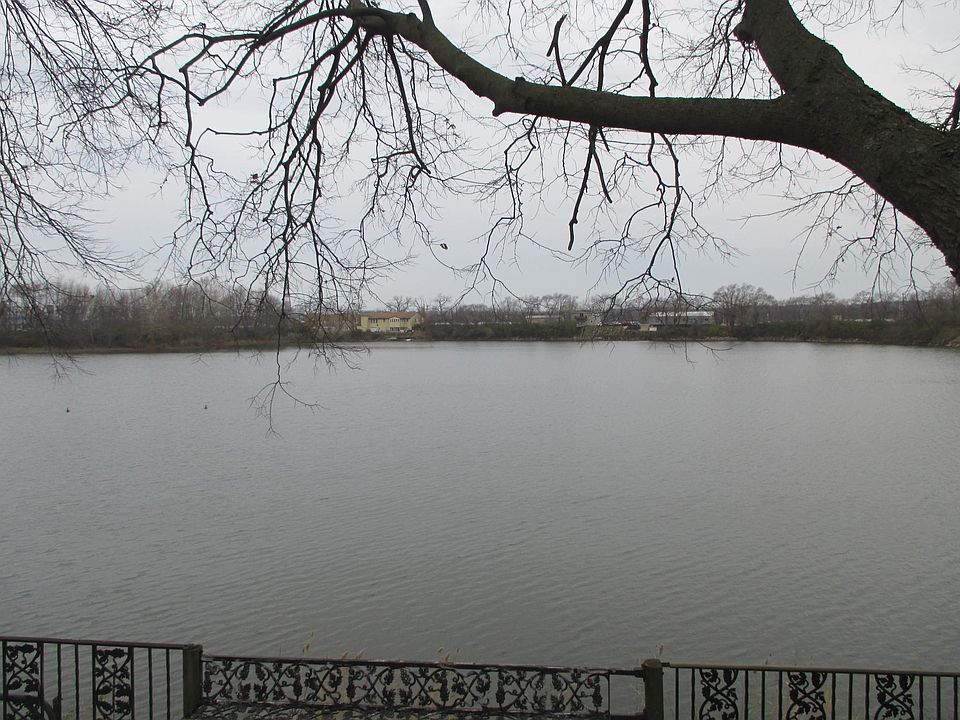 2nd image of 2425 Lakeshore Dr APT 2
