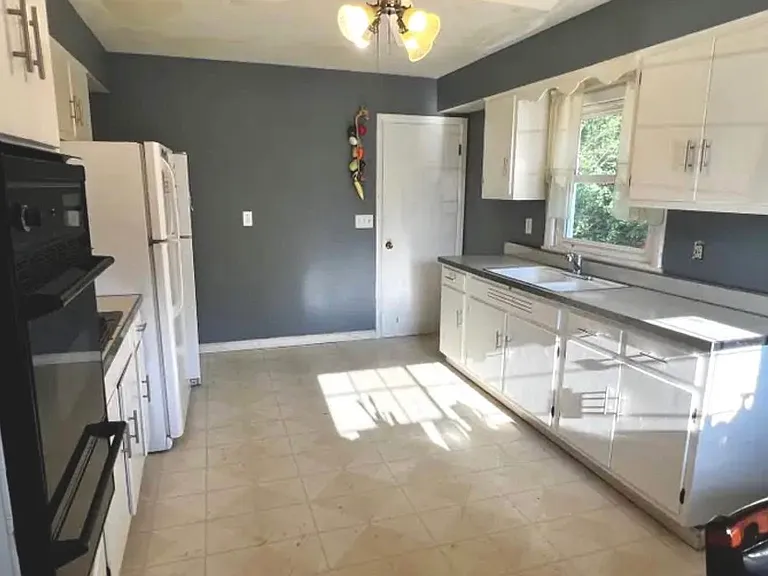 511 Royal Ave — Photo 3