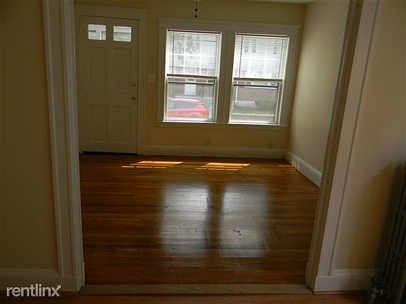 201 Willis Ave 015