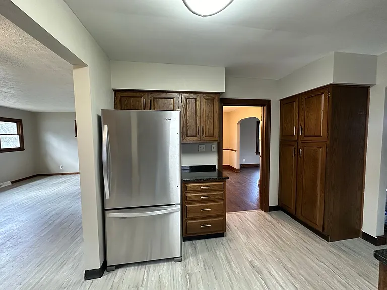 700 Iona Ave — Photo 9