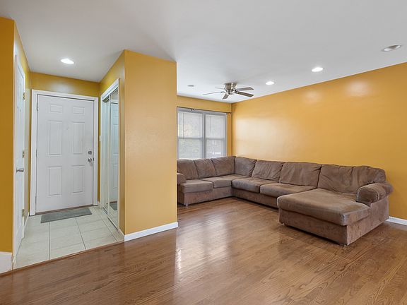 3rd image of 6503 N Kedzie Ave