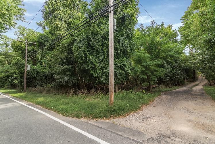 2nd image of 68 N Menantic Rd