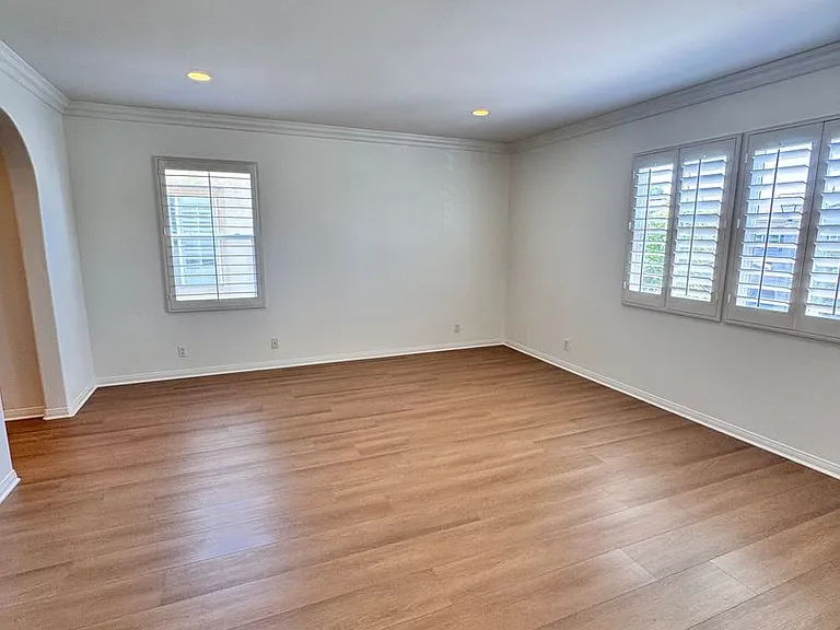 326 Manila Ave — Photo 44