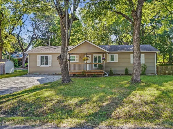 814 4th St, Baldwin City, KS 66006
