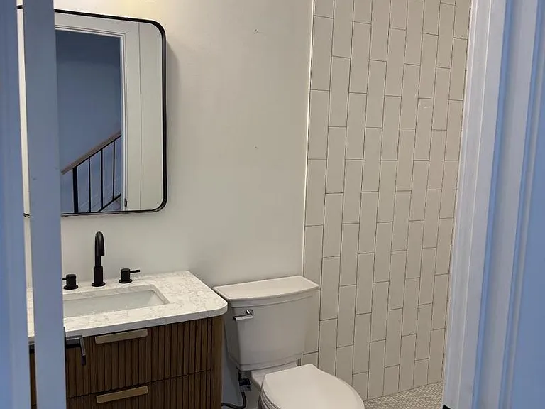 3923 Roland Ave — Photo 7