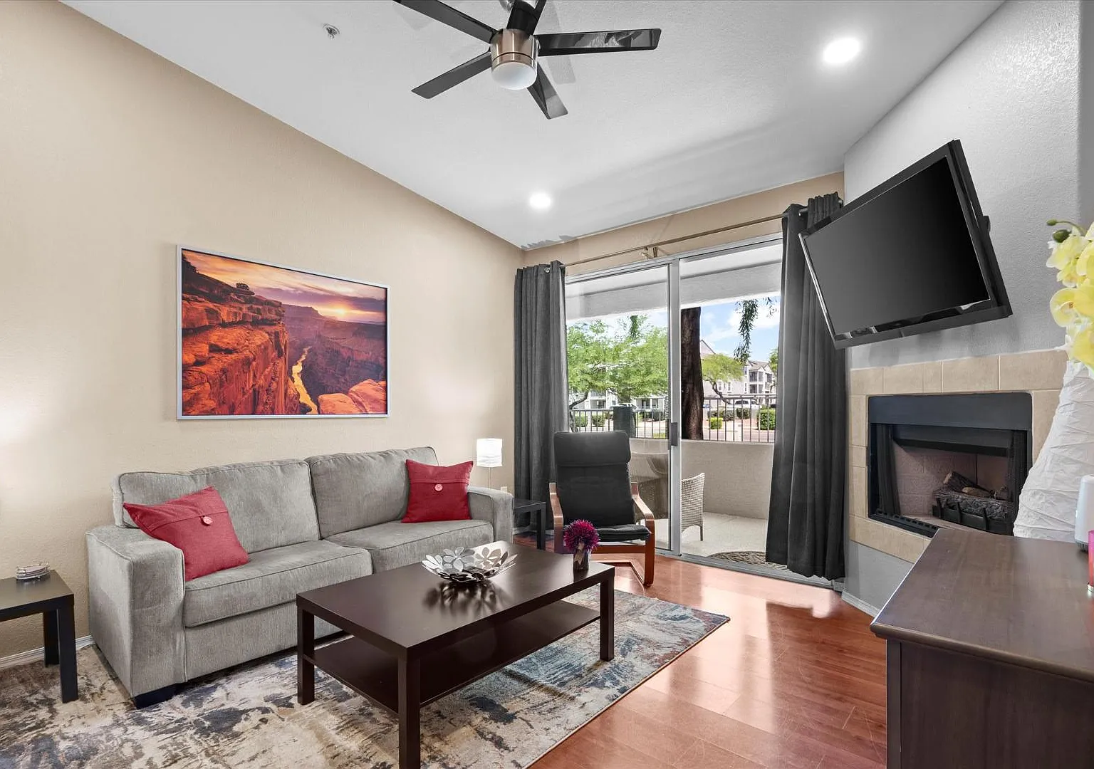 2929 W Yorkshire Dr - Yorkshire 1002 — Photo 4