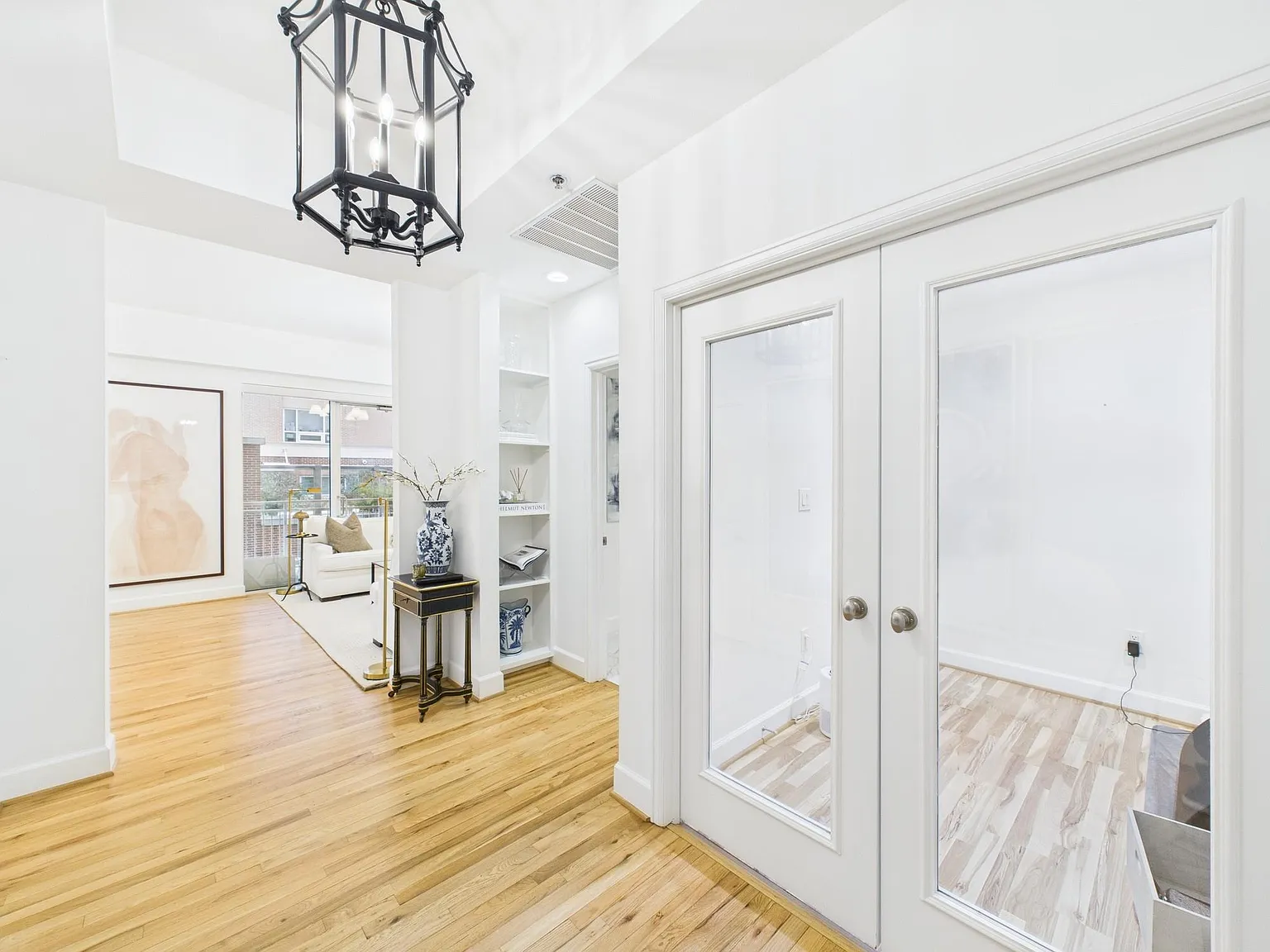 1 bed, 1.5 bath, 1246 sqft, $10,000 — Photo 2