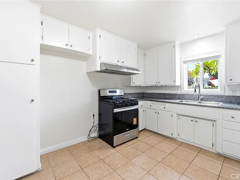 703 S Harbor Blvd — Photo 37