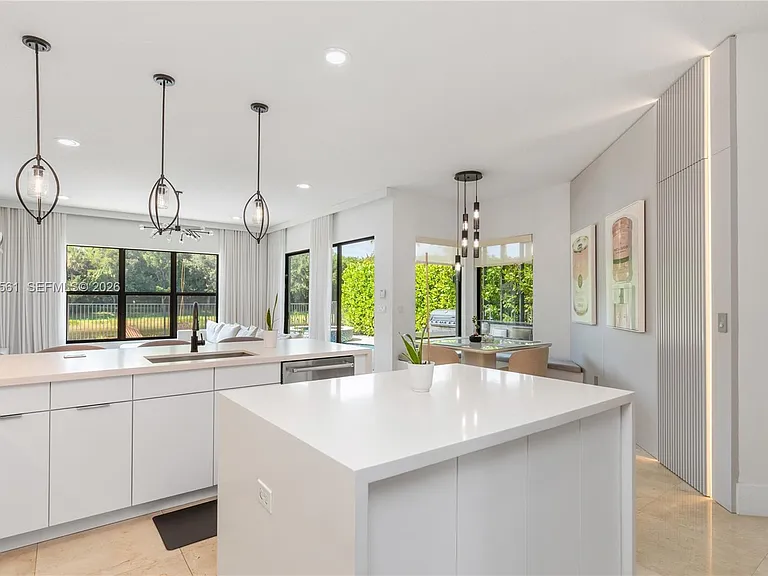 9529 Eden Roc Ct — Photo 23