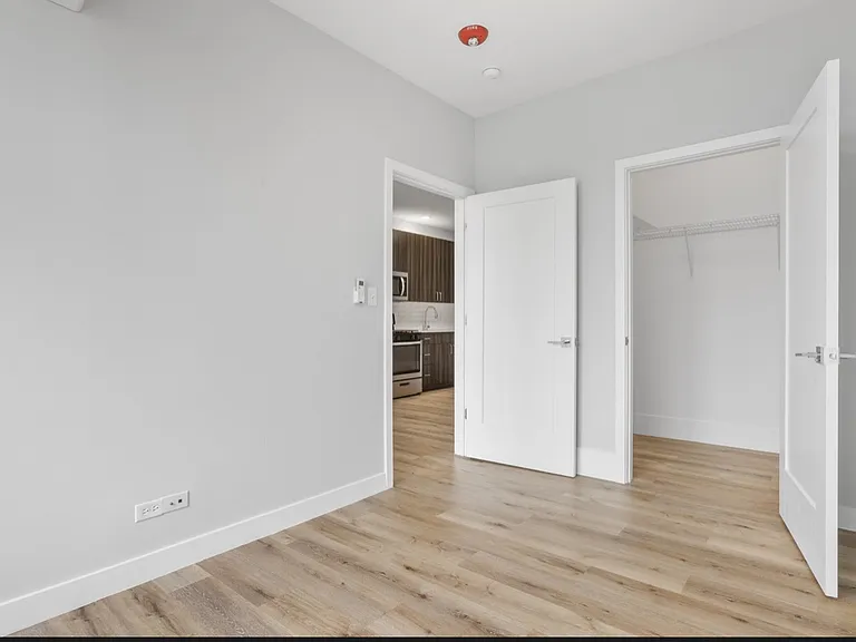 1523 W Howard St #418 — Photo 5