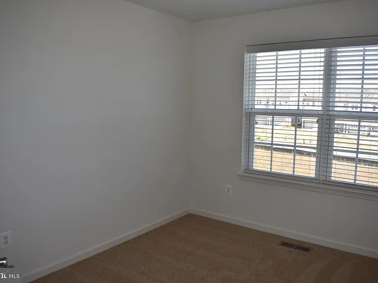 9421 Adelaide Ln — Photo 23